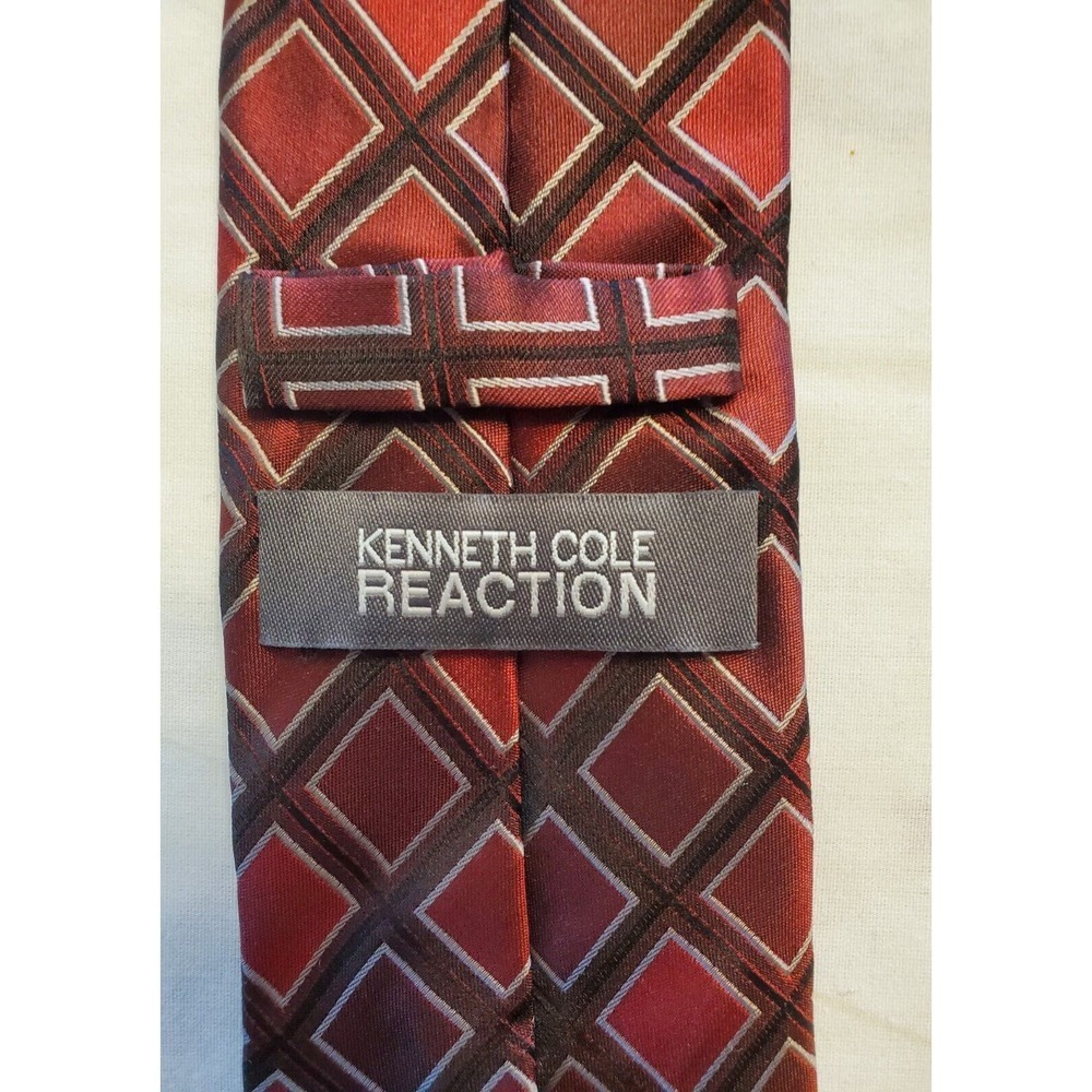 Kenneth Cole Reaction Necktie Red Diamond Pattern 100 Percent Silk Mens - Picture 3 of 3